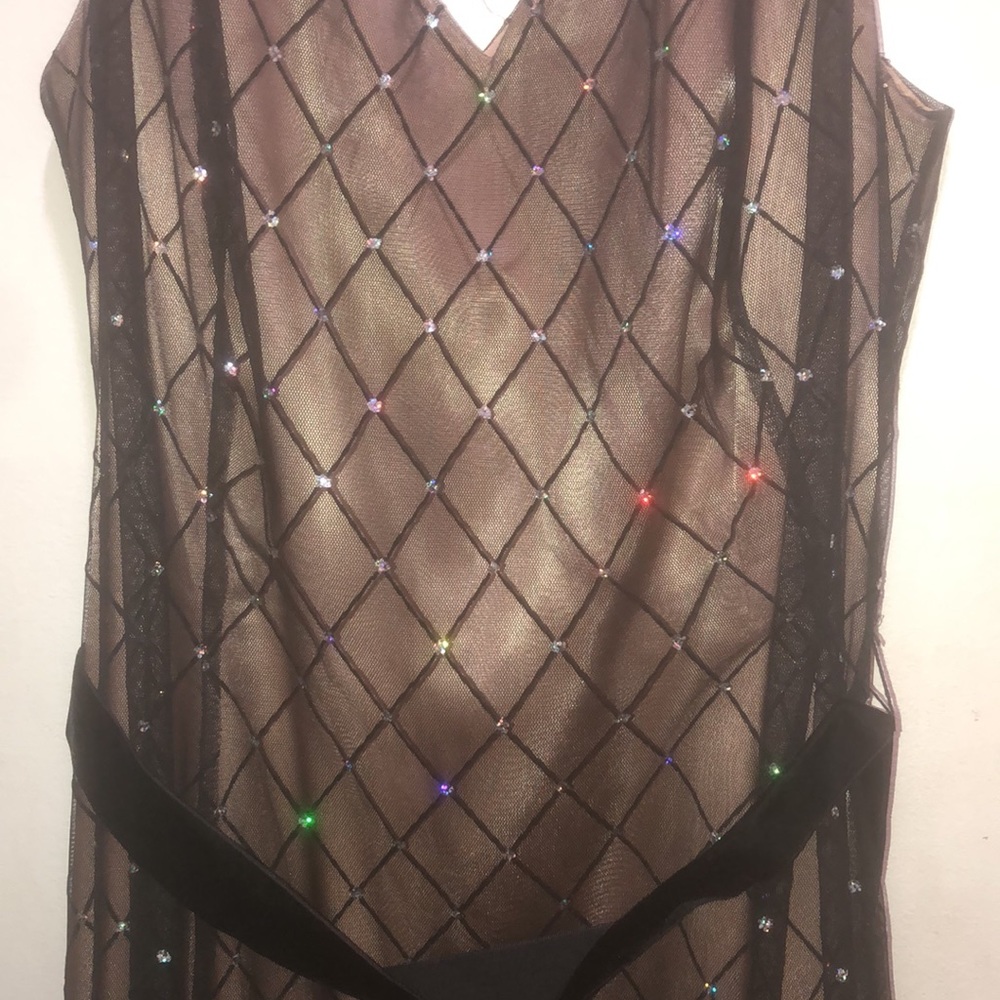 ADRIANNA PAPELL-BEAUTIFUL SLEEVELESS GLITTERED GOWN W/BLK VELVET BELT